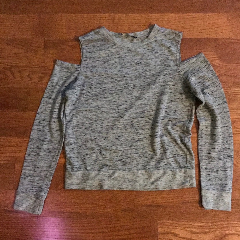 Gray cold shoulder long sleeve